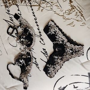 WACOAL Black and Cream Lace Bra Set in 34 DD & Sz L Panties